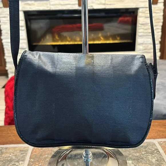 Vintage Fendi Crossbody - GUC - Picture 3 of 14
